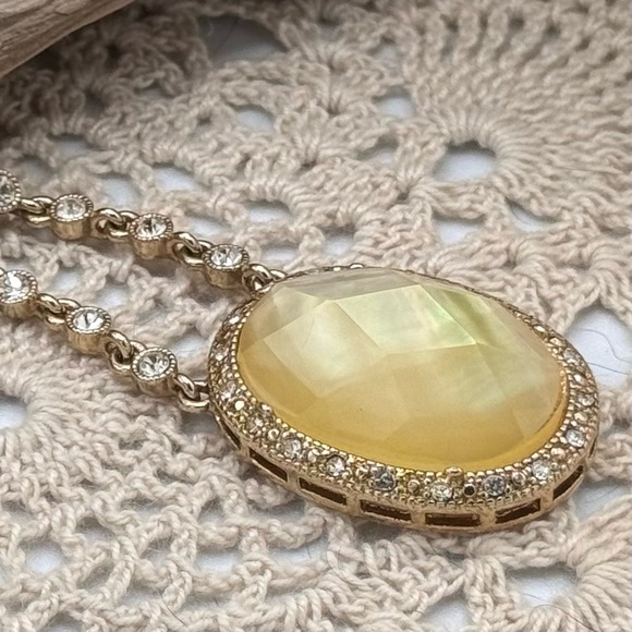 Vintage Signed Avon SP Golden Honey & Clear Crystal Pendant with Chain - Picture 4 of 5